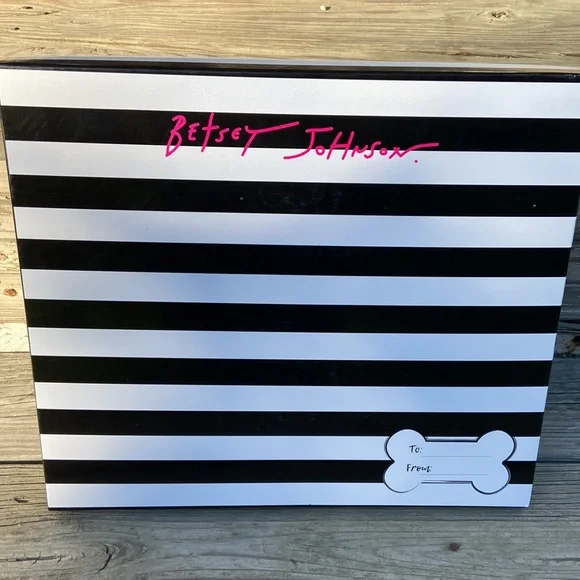 New! Betsey Johnson The Pet Set 3 Pieces: Crossbody Bag + Dog Collar + Waste Bag - Picture 11 of 11